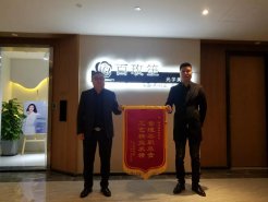 新思路裝飾怎么樣？業(yè)主送的錦旗就是答案！